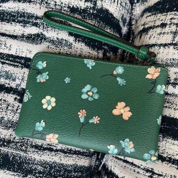 Coach Mystical Floral Corner Zip Wristlet Green Multi - Picture 8 of 13
